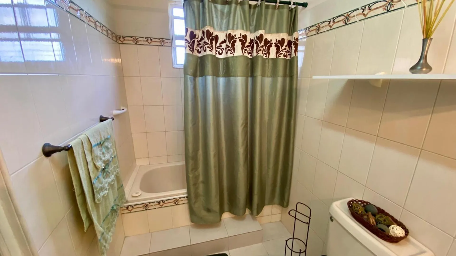 So-Neez Top Floor Apt Κράιστ Τσερτς Διαμέρισμα